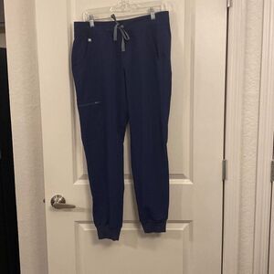 Figs scrubs, joggers, size medium